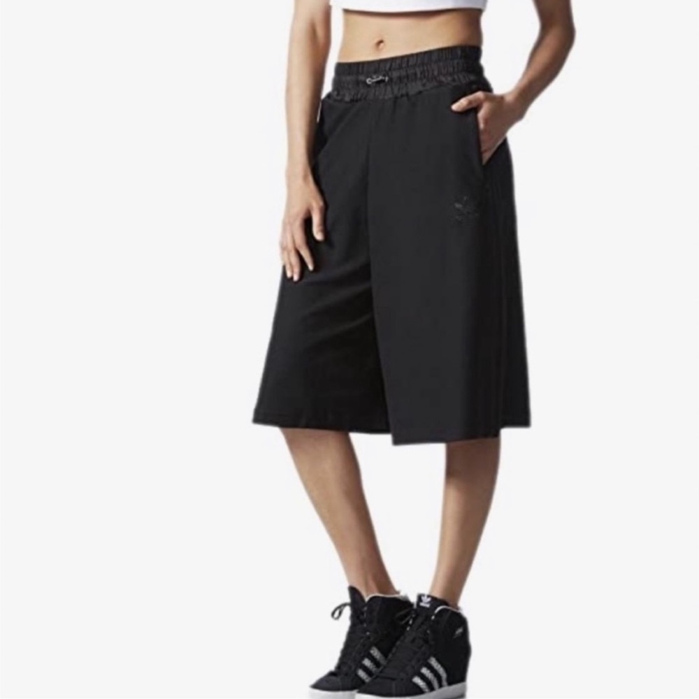 NWT Adidas Originals Culottes Wide Legged Capri Black/Black Trefoil stripe Sz XS